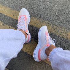 La React Element 55 Pale Pink est disponible sur wethenew.com ➖ 📸 @milocuki⠀⠀⠀⠀⠀⠀⠀⠀⠀ #WETHENEW Nike React Element 55 Women Outfit, Nike React Element 55 Women, Sneaker Trend, Pink Nike, Sneakers Mode, Nike Sports Bra, Sporty Girls, Grey Nikes