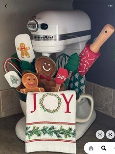 Christmas Kitchen Vignettes, Christmas Counter Decor, Gingerbread Kitchen Christmas, Kitchenaid Decor, Mixer On Counter Decor, Gingerbread Kitchen Decorating Ideas, Mixer Decor, Kitchen Aide, Gingerbread Kitchen