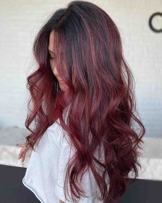 Pelo Color Borgoña, Red Balayage Hair, Red Hair Trends, Wine Hair Color, Hair Color Mahogany, Trendy We Fryzurach, Mahogany Hair, Rambut Brunette, Red Hair Inspo