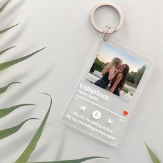 a keychain with an image of two people kissing and the words loyvinth on it