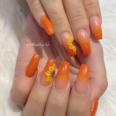 Cute Sunflower Nails Short, Acrylic Nail Designs Sunflower, Fall Acrylic Nails Autumn Sunflower, Sunflower And Rose Nails, End Of Summer Beginning Of Fall Nails, Orange Sunflower Nails, Fall Nails Sunflowers, Fall Sunflower Nails Design, Sunflower Nail Art Designs