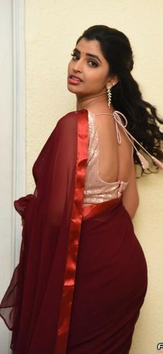 Indian Sari Dress, Bollywood Hairstyles, Indian Woman, Indian Bridal Fashion