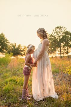 what to wear, mama and big sister sibling. sheer white gown dress. maternity pregnancy pregnant expecting photographer photography session ideas posing sunset field Maternity Mom And Daughter, Spring Maternity Photos With Siblings, Big Sister Maternity Pictures, Maternity Photos With Older Siblings, Photography Session Ideas, White Gown Dress, Sunset Field, Family Maternity Pictures, Maternity Photography Family