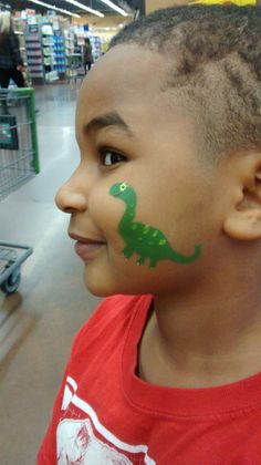 Easy Face Painting Dinosaur, Preschool Face Painting Ideas, Simple Boy Face Paint, Dinasour Face Painting, Simple Easy Face Painting, Simple Dinosaur Face Paint, Boy Face Paint Easy, Easy Cute Face Painting