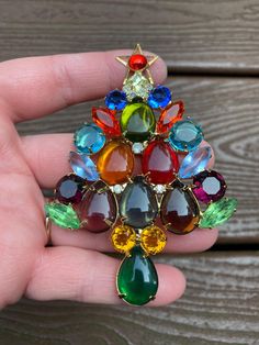 Beautiful pin! Please see my other listings as I am happy to combine shipping! Thanks! House Cleaning, House Cleaning Tips, Favorite Pins, Jewelry Creation, Cleaning Tips, Pin Brooch, Brooch Pin, Brooches, Jelly