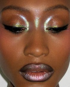 mollie gloss | DANIELLE 🤍 sparkling seafoam, glass pink, and deep taupes with rose frost 💋 | Instagram Eyeshadow Dark Skin, Futuristic Makeup, Full Coverage Makeup, Duochrome Eyeshadow, Metallic Makeup, Lip Combos, Euphoria Makeup, Smokey Eyeshadow, Graphic Makeup