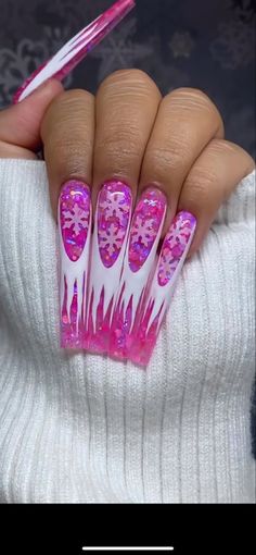 Pink Christmas Nails Designs, Pink Grinch Nails, Pink Christmas Acrylic Nails, Hot Pink Christmas Nails, Pink Xmas Nails, Christmas Acrylic Nails, Pink Christmas Nails, Xl Nails, Barbie Nails