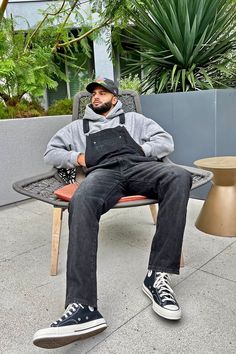 Black Men’s Overalls Outfit, Clean Style Outfit Men, Unique Outfits Men, All Black Outfit Men Street Styles, Men Overalls Outfits, Top Outfits Aesthetic, Overall Outfit Ideas, Overalls Outfit Men, Jeans Outfits Winter