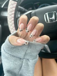 Almond Leapord Nails, French Nail Art Almond, Simple October Nails Almond, Coffin Cheetah Nails, Cute Nails Cheetah, Almond Nails Cheetah Print, Leopard Print French Tips Almond, Almond Cheetah Print Nails, Almond Shape Nail Art Designs