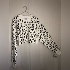 Nwt Champion Sweatshirt. Loose Fit Crew Neck. Cropped With Sewn Hem. Black And White Dalmatian Print. Champion Hoodie Women, Grey Champion Hoodie, Tie Dye Women, Dalmatian Print, Red Crewneck, Crop Top Sweatshirt, Grey Crewneck, Champion Sweatshirt, Champion Hoodie