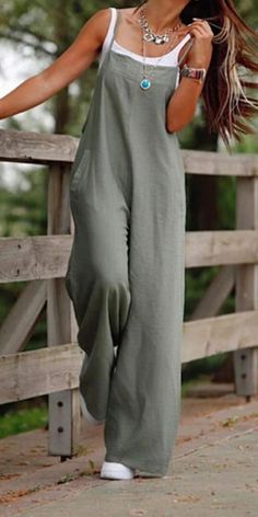 Mode Hippie, Solid Color Jumpsuits, Linen Fashion, Small Bathroom Ideas, Casual Jumpsuit, Fashion Blouse Design, Dress Sewing Patterns, Jumpsuit Fashion, Blouse Styles