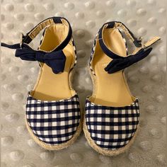 Brand New Blue And White Checkered Summer Round Toe Sandals For Picnic, Cute Blue Sandals For Vacation, Cute Blue Round Toe Sandals, Casual Round Toe Sandals For Picnic, Navy Flat Sandals For Summer, Blue Round Toe Espadrilles For Vacation, Navy Sandals For Summer Beach Season, Blue Round Toe Espadrilles For Beach, Blue Closed Toe Espadrilles For Summer