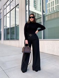 Black Pants Outfit Wide Leg, Wide High Waist Pants Outfit, Trousers On Plus Size, Trouser Outfits Winter, Wide Leg Pants Dressy Outfit, Wide Leg Jeans Outfit Chic, Modern Work Outfits Women Plus Size, Mid Size Wide Leg Pants, Plus Size Trousers Outfit High Waist