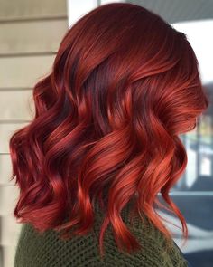 50 Dainty Auburn Hair Ideas to Inspire Your Next Color Appointment - Hair Adviser Deep Auburn Hair, Light Auburn Hair Color, Brown Auburn Hair, Dark Auburn Hair Color, Auburn Red Hair, Light Auburn Hair, Dark Auburn Hair, Auburn Color, Auburn Red