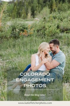 a man and woman sitting in the grass with text that reads colorado engagement photos read the blog now