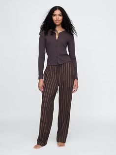 Softest Flannel Pants Gap Relaxed Fit Pants For Fall, Gap Relaxed Fit Sleepwear For Pajama Party, Casual Gap Sleepwear For Spring, Casual Gap Bottoms For Daywear, Gap Casual Lounging Bottoms, Casual Gap Sleepwear For Lounging, Casual Gap Sleepwear For Pajama Party, Gap Casual Loungewear Pants, Gap Pants With Elastic Waistband For Fall