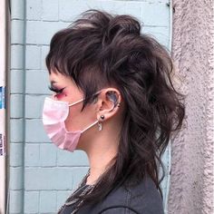 Cool Curly Hair, Mullet For Women, Mullet Ideas, Curly Hair Mullet, Short Grunge Hair, Hair Mullet, Shaggy Short Hair, Shaggy Bob, Goth Hair