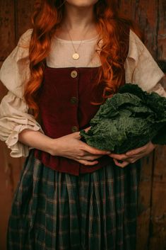 Hobit Clothes, Cozy Hobbit Aesthetic, The Hobbit Outfits, Women Hobbit Costume, Female Hobbit Outfit, Hobbit Cosplay Female, Hobbit Costume Female