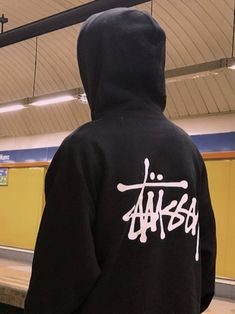 Stussy Aesthetic, Stussy Clothing, Asthetic Picture White And Black, Future Style, Shirt Design Inspiration, Asian Outfits, Closet Fashion, Fashion Killa