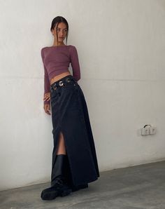 Modern Y2k Outfits Street Styles, Black Skirt Outfits, Cooler Style, Skandinavian Fashion, Maxi Skirt Outfits, Denim Maxi, Looks Street Style, Denim Maxi Skirt, Mode Inspo