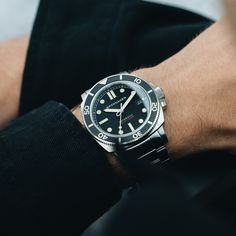 The Hull diver is robust yet elegant timepiece, designed with a nod to vintage aesthetics but fused to a manufacture that is deliberate, dedicated and detailed in every way. A soft, lint-free cotton cloth is ideal for when cleaning the case, glass or band of your watch to remove stains and water spots. Grey Watch, Vintage Aesthetics, Ceramic Watch, Modern Watches, G Shock Watches, Deep Gray, Casual Watches, Mens Jewelry Bracelet, Black Ceramic