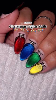 Cat Eye Christmas Light Nails, Xmas Lights Nails, Blooming Gel Nail Art Christmas, Christmas Lights Eye Makeup, Christmas Light Bulb Nails, Christmas Magnetic Nails, Velvet Christmas Nails, Magnetic Christmas Nails, Cat Christmas Nails