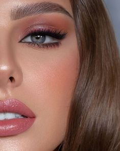 Make Up For Fushia Dress, Mauve Dress Makeup Look, Make Up Pink Natural, Pink Eyeshadow Wedding, Pink Makeup Looks For Brown Eyes, Pink Wedding Makeup For Brown Eyes, Brunette Pink Makeup, Wedding Makeup Pink Eyeshadow, Pink Bridesmaid Eyeshadow