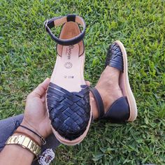 Black Huarache Sandal All Sizes Boho Hippie Vintage - Etsy Mexican Sandals Huaraches, Mexican Huaraches, Mexican Shoes, Black Huarache, Huarache Sandals, Closed Toe Sandals, Most Comfortable Shoes, Leather Sandals Women, Travel Wardrobe