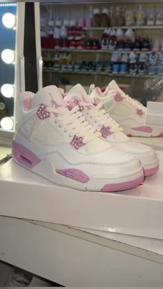 Pink Jordans, Pretty Sneakers, Dr Shoes, Trendy Shoes Sneakers, Nike Shoes Girls, Basket Style, Nike Fashion Shoes, Preppy Shoes, Jordan Shoes Retro