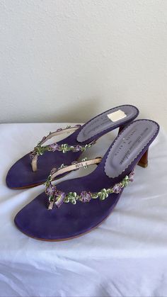 Vintage Kitten Heels, Elegant Outfit Ideas, Y2k Sandals, Looks Hippie, Etsy Clothes, Flower Heels, Euro Summer