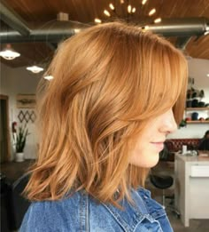 Medium Layered Haircuts, Season Aesthetic, Strawberry Blonde Hair, Shoulder Length Hair Cuts, Penteado Cabelo Curto, Mid Length Hair, Iconic Fashion, Medium Hair Cuts, Hair Envy