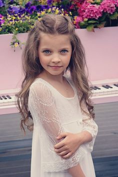 Easy Little Girl Hairstyles, Girl Hair Dos, Toddler Hairstyles Girl, Ivory Flower Girl Dresses, Bridesmaid Hair Half Up, Flower Girl Hairstyles, בר מצווה, Toddler Hair, Hair Dos