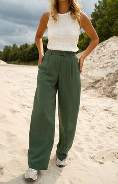 Dark Green Linen Joey Pants – Easy Clothes North America Green Linen Pants, Green Pants Outfit, Marlene Hose, Linen Pants Outfit, Classy Business Outfits, Business Professional Outfits, Corporate Outfits, Fall Inspiration, Closet Makeover