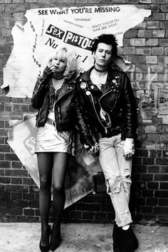 Let These Classics Show You How To Be Punk | Sid and Nancy, 1986 Stile Punk Rock, Chicas Punk Rock, Chica Punk, Sid And Nancy, 70s Punk, 80s Punk, Jane Russell, Punk Culture, Sid Vicious