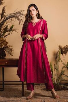 Shop for Maliha by Anar and Anoli Maroon Silk Kurta And Pant Set for Women Online at Aza Fashions Silk Suit Patterns, Silk Kurta Sets For Women, Plain Silk Suit Designs, Silk Kurta Designs Women, Silk Kurta Designs, Magenta Suit, Kurti Pants, Anarkali Kurtis, Silk Kurta Set