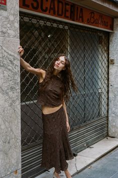 Maeve Midi Skirt | Brown – With Jéan City Boho Outfits, Western Birthday Outfit, Vietnam Tailor, Street Editorial, 20 Anniversary, Midi Skirt Brown, Sunny Fashion, With Jéan, Jungle Monkey