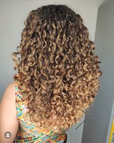 Blonde Highlights Curly Hair, Highlights Curly Hair, Warm Scarves, Colored Curly Hair, Ombré Hair, Curly Girl Method, Curly Hair Inspiration, Dye My Hair, Dream Hair