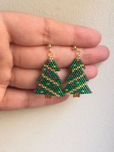 *Please note that these earrings are made to order and may take up to 7 business days to ship* Celebrate the Christmas season with these festive beaded Christmas tree earrings! Details: - Hand beaded with love using high quality Japanese glass seed beads - The tree dangles from a high quality gold plated stud, huggie hoop, or hook - Lightweight Beading Christmas Ornaments, Beaded Christmas Tree Earrings, Beaded Christmas Tree, Christmas Tree Beads, Diy Seed Bead Earrings, Tree Earrings, Christmas Tree Earrings, Beaded Christmas Ornaments, Gold And Green