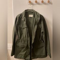 New Without Tags* Women’s Extra Small Beautiful Army Green Color * Ready To Ship Green Military Style Outerwear For Hiking, Khaki Cotton Military Hooded Jacket, Military Green Parka With Pockets, Olive Military Cotton Outerwear, Green Military Cotton Parka, Army Green Color, Anorak Jacket, Universal Thread, Army Green