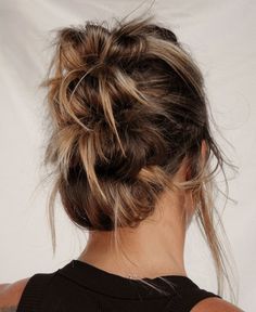 Messy Pinned Up Hair, Messy Twist Updo, Casual Work Updo, Messy Updo For Medium Hair, Messy Up Do, Casual Updos For Medium Hair, Easy Messy Updo, Updos Casual