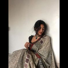 Easy Photography Ideas, Simple Saree Designs, Saree Poses, Self Portrait Poses, Traditional Indian Dress, Saree Photoshoot, Indian Photoshoot, Simple Sarees, Desi Fashion Casual