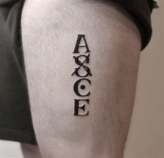 a man with a tattoo on his leg that reads,'aagoe '