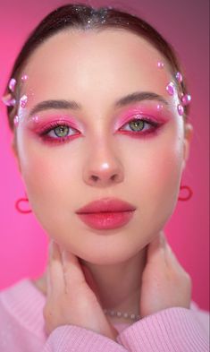 Candy Eye Makeup, Pink Fantasy Makeup, Pink Editorial Makeup, Princess Bubblegum Makeup, Bubblegum Makeup, Eye Makeup For Small Eyes, Makeup For Deep Set Eyes, Barbie Pink Lipstick, Club Photoshoot