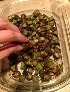 Paleo Crispy Roasted Okra - coconut oil, s&p, & garlic salt @ 450 degrees for 25mins. so good Garlic Salt, Side Recipes, Veggie Dishes, Okra, Vegetable Dishes, Sin Gluten, Sans Gluten