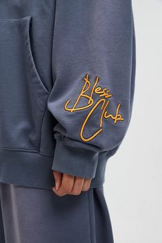 Hoodies With Words On The Back Aesthetic, Creative Hoodies Design, Street Wear Hoodies Design, Hoodie Creative Design, Hoodie Aesthetic Design, Hoodie Design Graphic, Embroidery Hoodies Inspiration, Modern Hoodie Design, Urban Clothing Logo