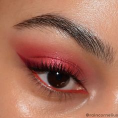 Prom Eyeshadow, Red Eyeshadow Makeup, Red Eyeshadow Look, Red Makeup Looks, Prom Eyes, Devil Makeup, Retro Cherry, Concert Makeup