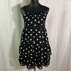 Nwt Loft Black & White Polka Dot Sleeveless Tiered Hem Mini Dress Navy Trim. Ruffle Along The Chest. Fully Lined. Side Zipper With Hook & Eye Closure. New With Tags, Excellent Condition. Size 2 Length: 34 Inches Bust: 16.5 Inches Waist: 15 Inches *Measurements Taken Lying Flat Sleeveless Polka Dot Mini Dress, Polka Dot Sleeveless Mini Dress, Polka Dot Sleeveless Lined Dress, Womens Green Dress, Yellow Mini Dress, Cowl Neck Dress, Red Floral Dress, Teal Dress, Flounced Dress