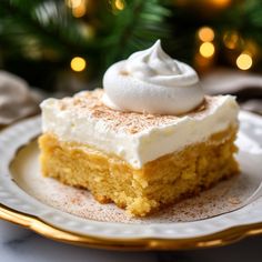 This is the only cake I'll eat during Christmas time! It's that good and easy! Eggnog Poke Cake, Classic Eggnog, Eggnog Cake, Boxed Cake Mixes Recipes, Cake Mix Desserts, Cake Form, Dessert Spread, Egg Nog, Poke Cakes