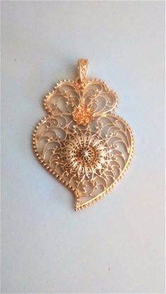 You will receive one piece The measurements are 8 cm = 3.15 inches Thank you for shopping on ROYALcraftPT!! Ornate Gold Heart Pendant Necklace, Ornate Gold Necklaces For Valentine's Day, Ornate Gold Necklace For Valentine's Day, Ornate Gold Heart Pendant Jewelry, Ornate Gold Jewelry With Heart Charm, Heart Flower, Handbag Handles, Filigree Pendant, Gold Filigree