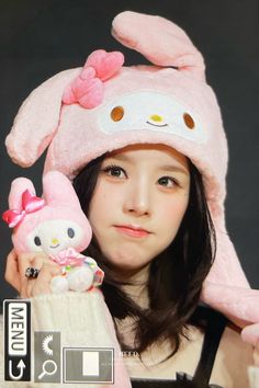 Artms Heejin, Jeon Heejin, Heejin Loona, Chuu Loona, Heart Women, Silly Pictures, Pokemon Cards